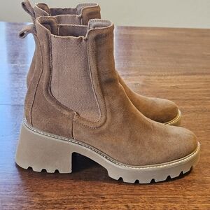 Dolce Vita Women's Suede Booties Tobias Lug Sole Platform Chelsea Size 9